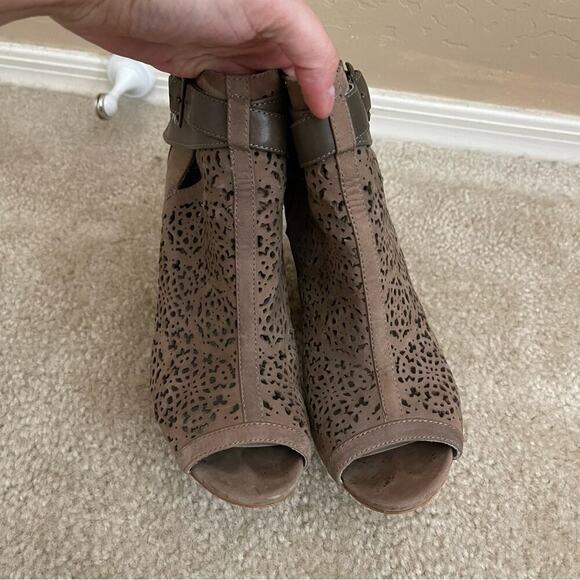 Vince Camuto Maizy Brown Lace Cut Out Booties - Picture 4 of 8